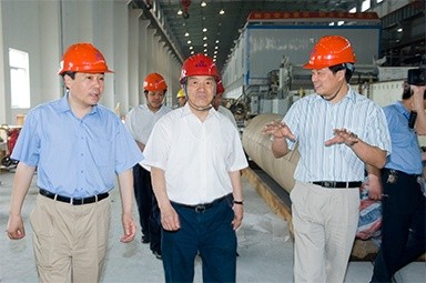 2007年5月25日，时任全国政协常委、经济委员会副主任、中国包装联合会会长石万鹏一行来公司视察