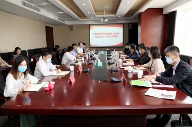 嘉兴市委常委、统战部部长李小平一行莅临888集团纸业调研指导