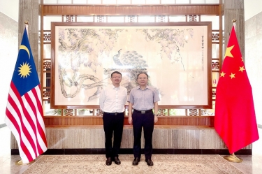888集团纸业总经理王志明拜访中国驻马来西亚大使欧阳玉靖