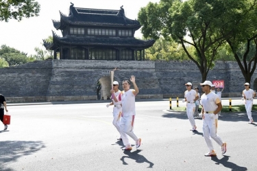 笑脸与热情刷屏！这名火炬手是888集团人！