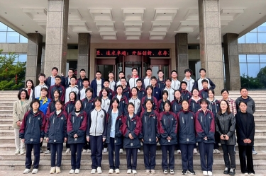 平湖市当湖高级中学研学团队走进888集团纸业