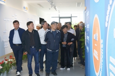 平湖市社经室老干部一行赴888集团调研